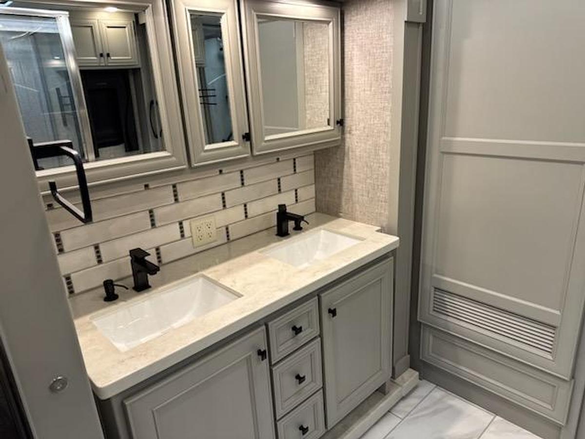 Used 2024 Tiffin Phaeton 40IH Class A Motorhome