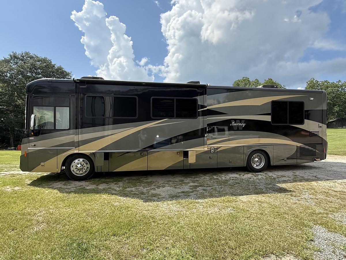 Used 2009 Winnebago Journey 39Z