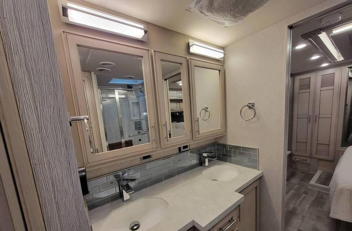 Used 2022 Newmar Ventana 4334