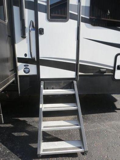 Used 2019 Keystone Fuzion 373