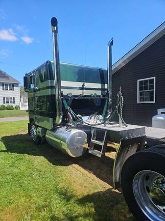 Used 1984 Peterbilt 362 Double Bunk