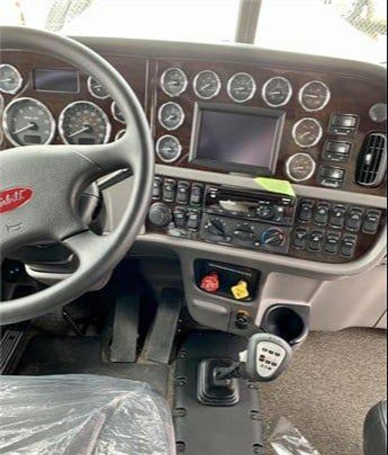 Used 2021 Peterbilt 389