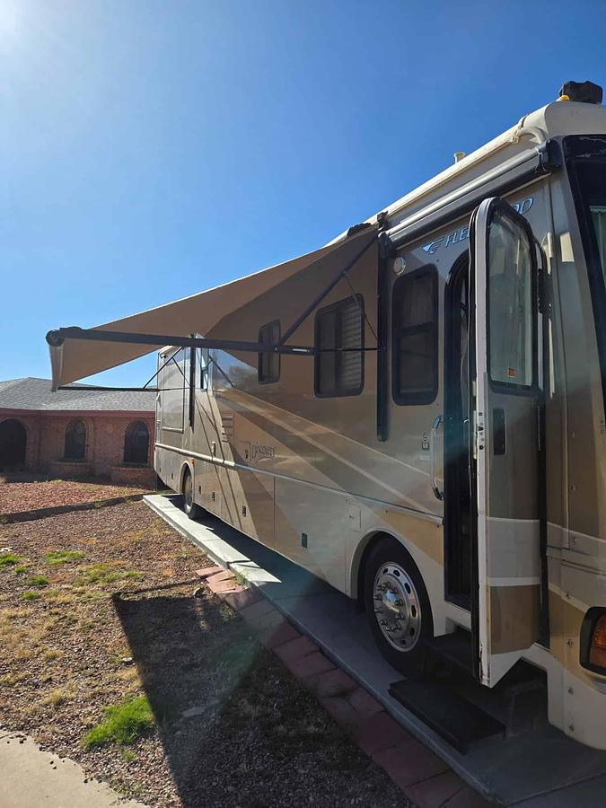 Used 2006 Fleetwood Discovery 39V