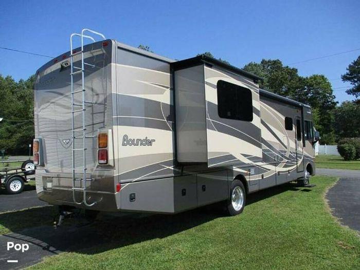 Used 2015 Fleetwood Bounder 35K
