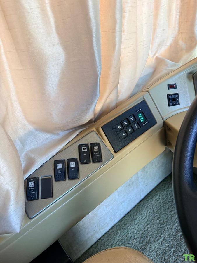 Used 2009 Fleetwood Expedition 38R Class A Diesel Pusher