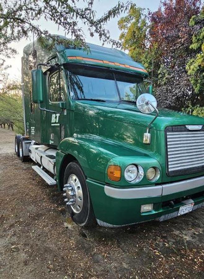 Used 2002 Freightliner Century 120