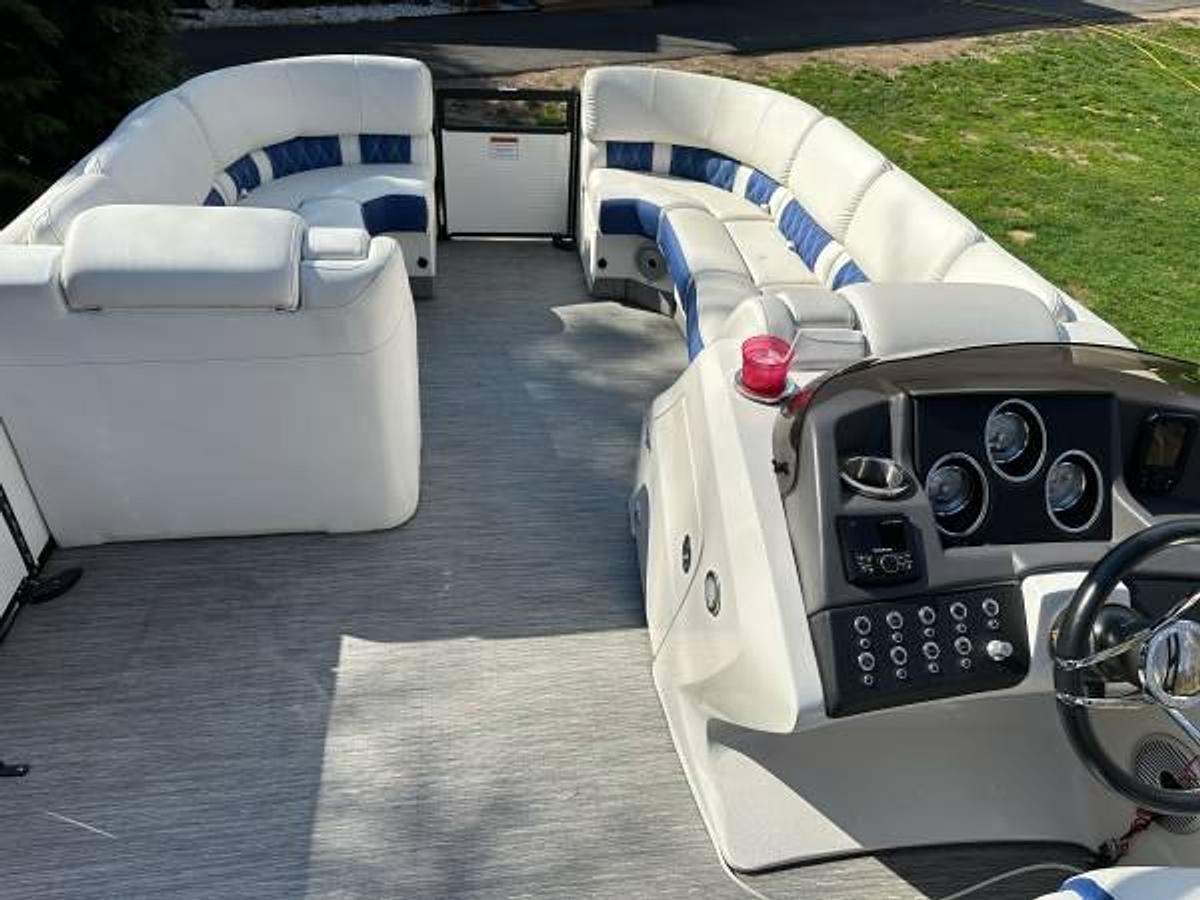 Used 2021 Bennington 23RSB Pontoon Boat