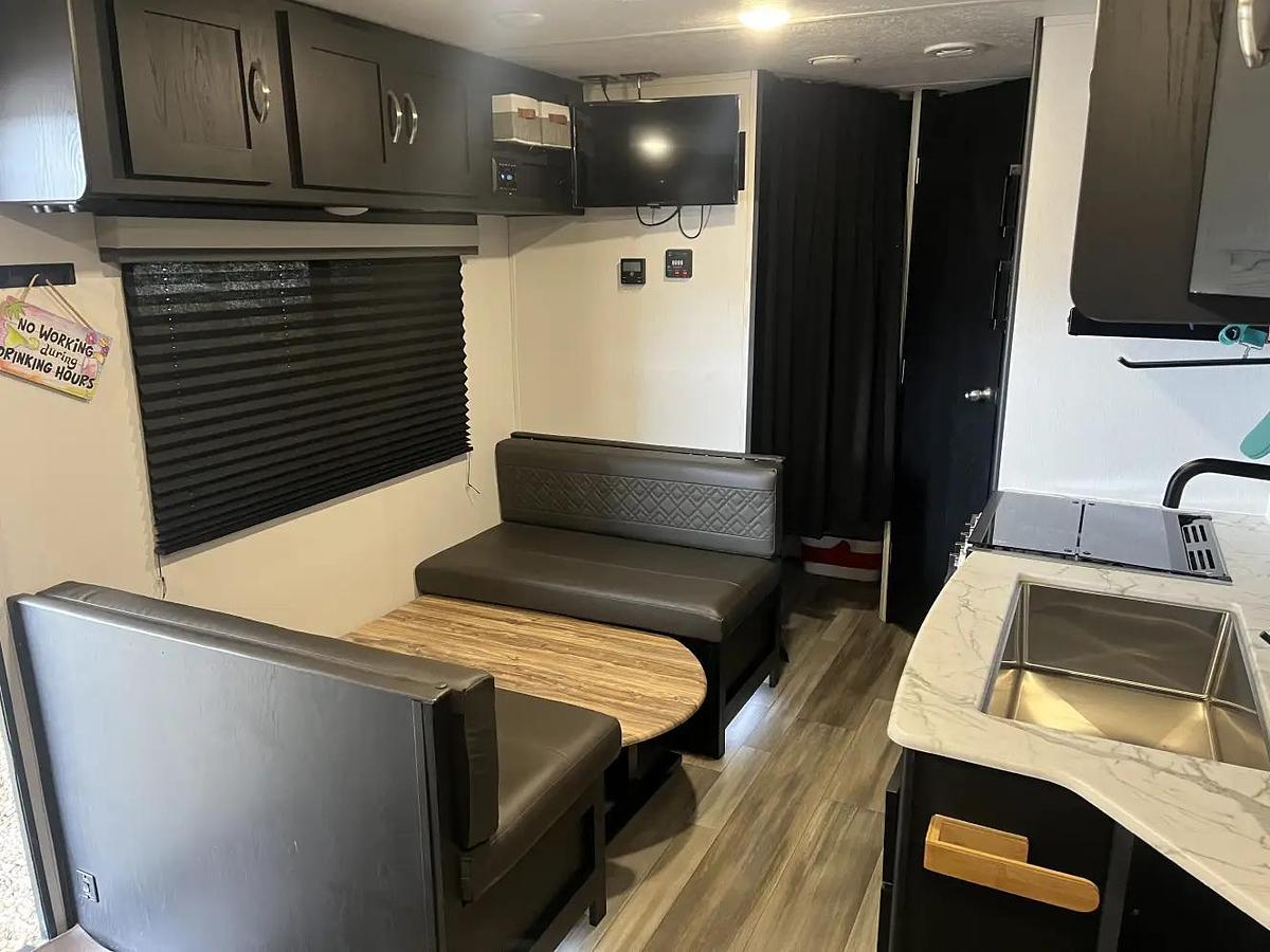 Used 2023 Coachmen Freedom Express Select 22se