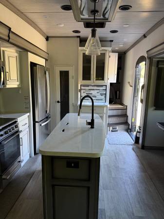 Used 2021 Keystone Montana 3121RL