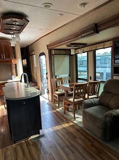 Used 2017 Prime Time Manufacturing Sanibel 3550