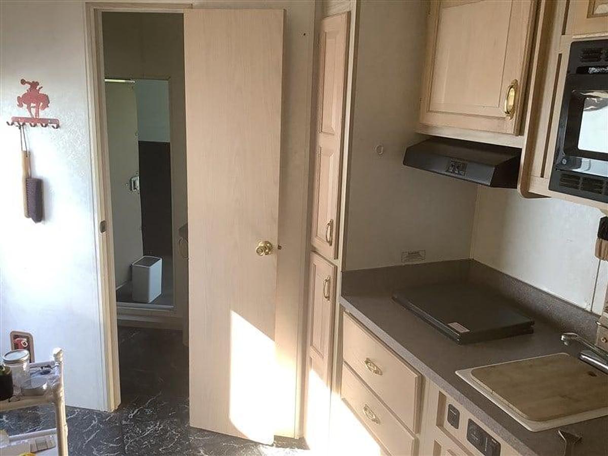 Used 1997 Jamco 3 Horse Trailer with Living Quarters