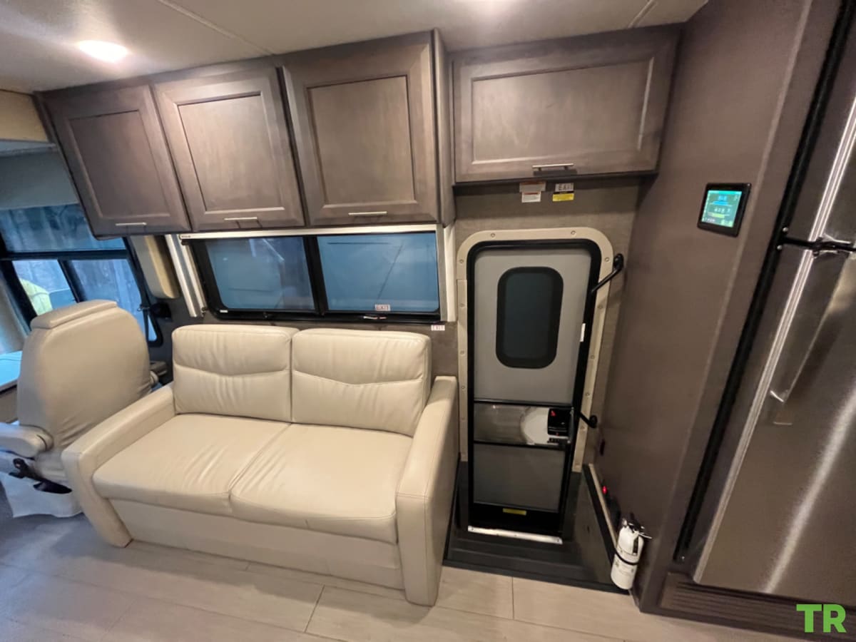 Used 2022 Thor Palazzo 33.5 | Diesel Pusher | Bath & a Half | Bunkhouse | Only 7,200 Miles | Private Owner