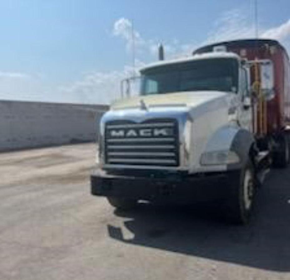 Used 2015 Mack Granite GU813