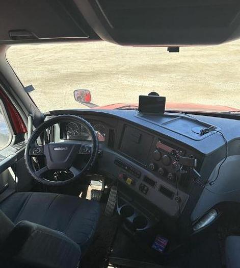 Used 2018 Freightliner CASCADIA 126