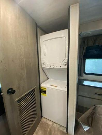 Used 2021 Keystone Residence 401LOFT