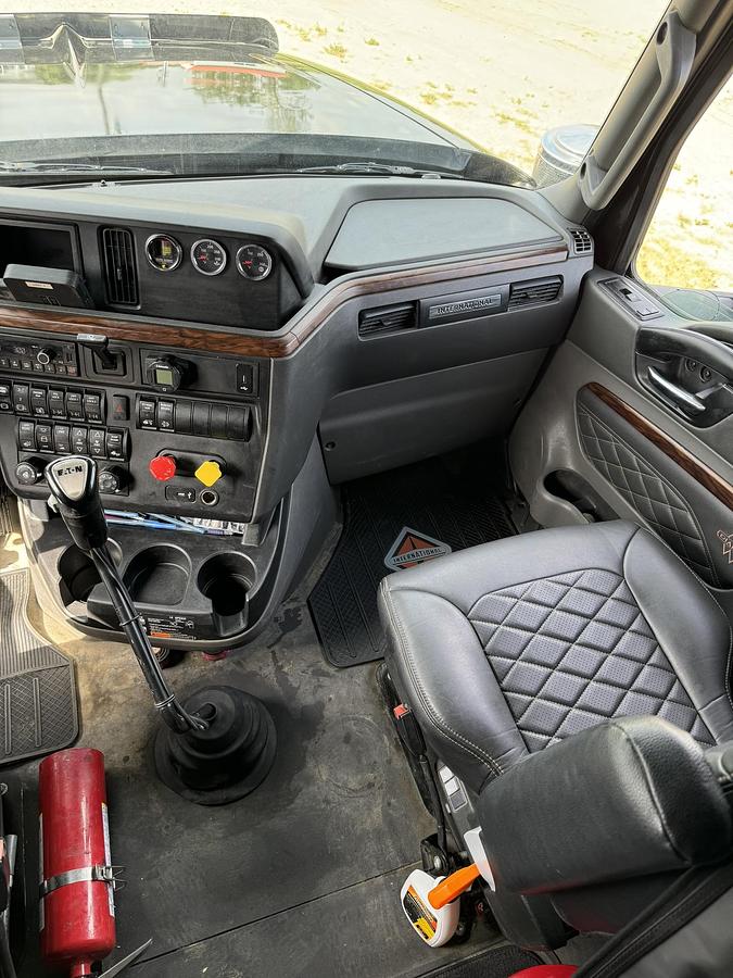 Used 2022 International HX520