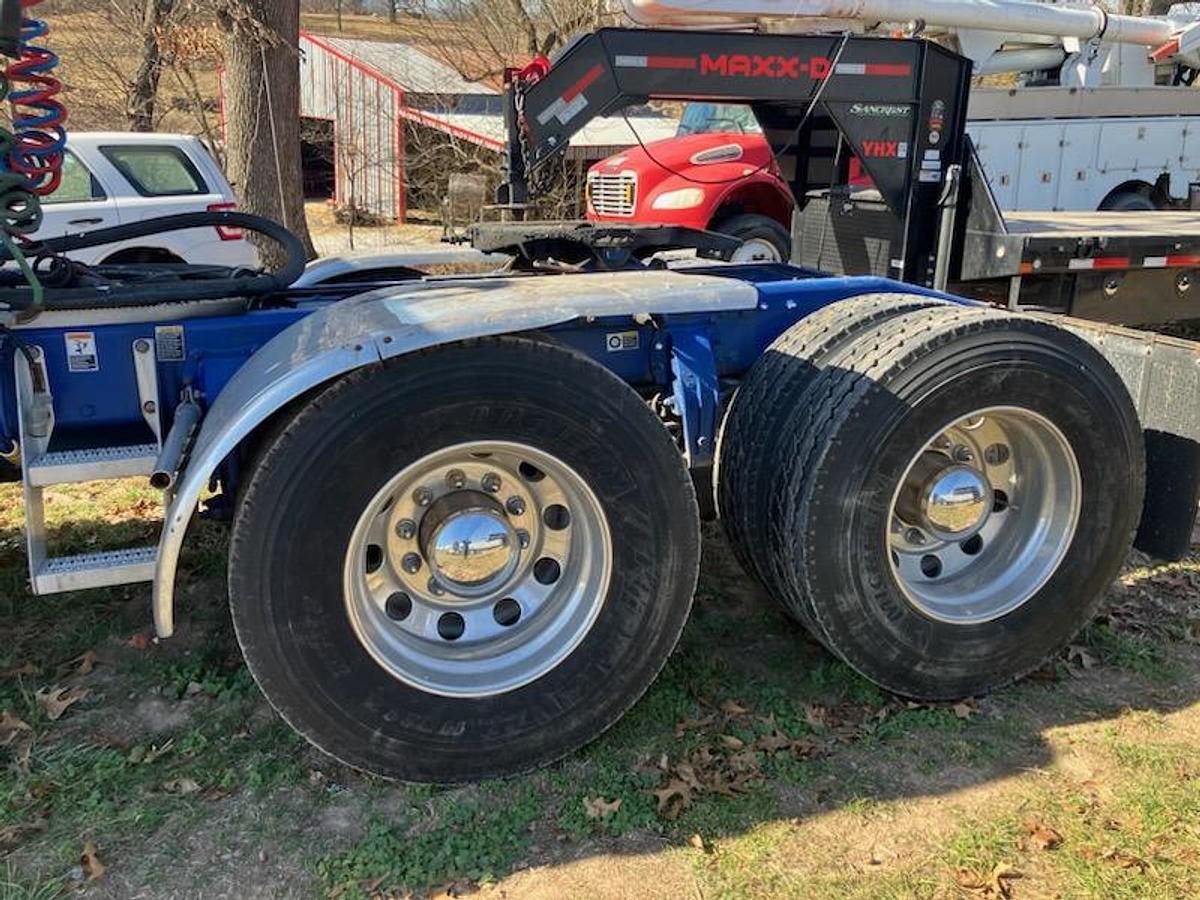 Used 2012 Peterbilt 365 Conventional Sleeper Semi