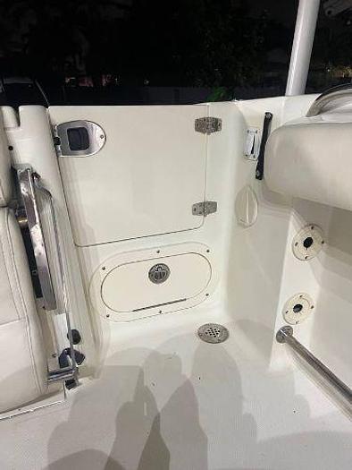 Used 2006 Hydra-Sports Vector CC25