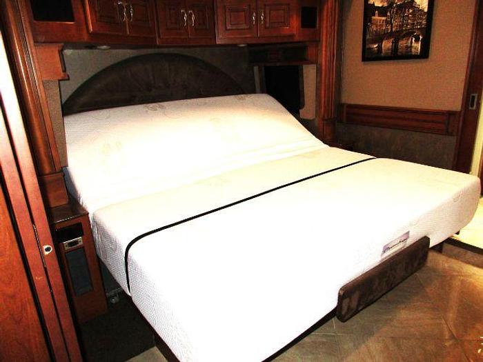 Used 2015 Fleetwood Discovery LXE 40E