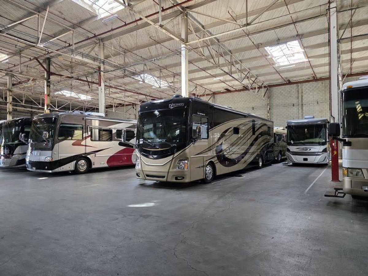 Used 2015 Fleetwood Discovery 40G Class A Motorhome