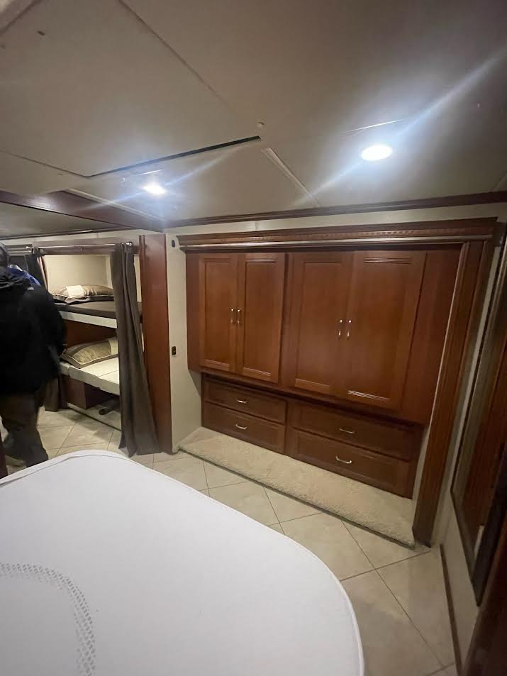 Used 2014 Itasca Solei 38R | Bath & Half | Cummins Diesel | Bunk Beds | Washer & Dryer | Full-Time Ready