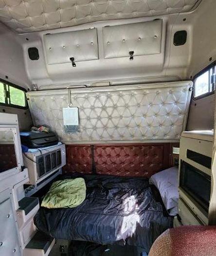 Used 2000 INTERNATIONAL Eagle 9900