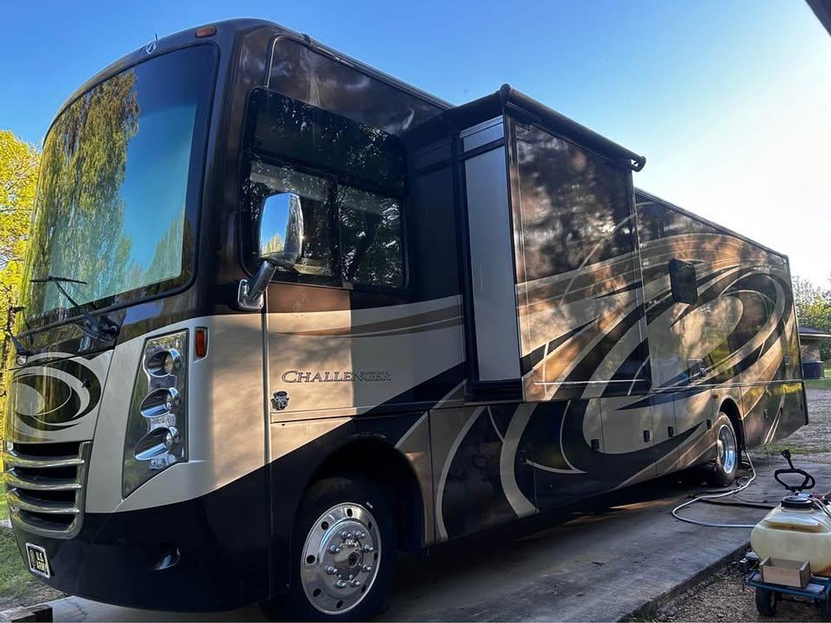 Used 2016 Thor Motor Coach 37KT