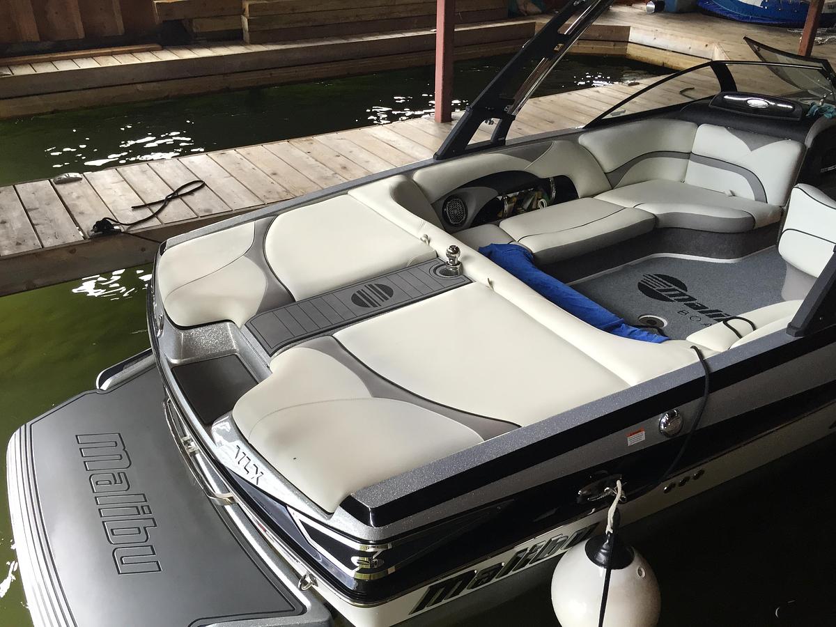 Used 2014 Malibu Wakesetter VLX 22 Ski/Wakeboard Boat