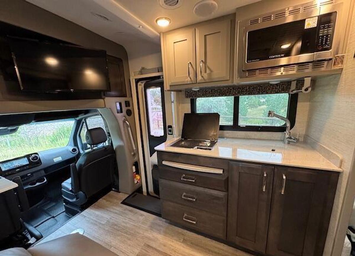 Used 2022 Tiffin Wayfarer 25TW Class C Motorhome