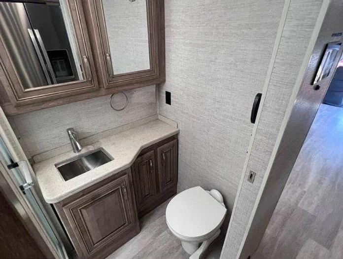 Used 2021 Jayco Seneca 37K