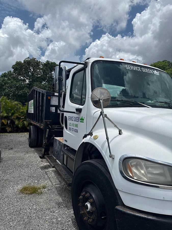 Used 2005 Freightliner Grapple Truck