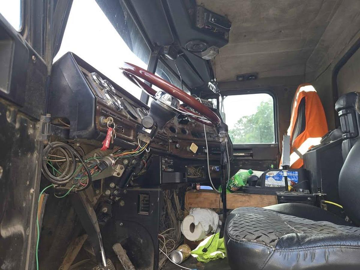 Used 1989 Freightliner FLD120 – CAT 3406B – 9-Speed Manual – Extensive Recent Mechanical Work