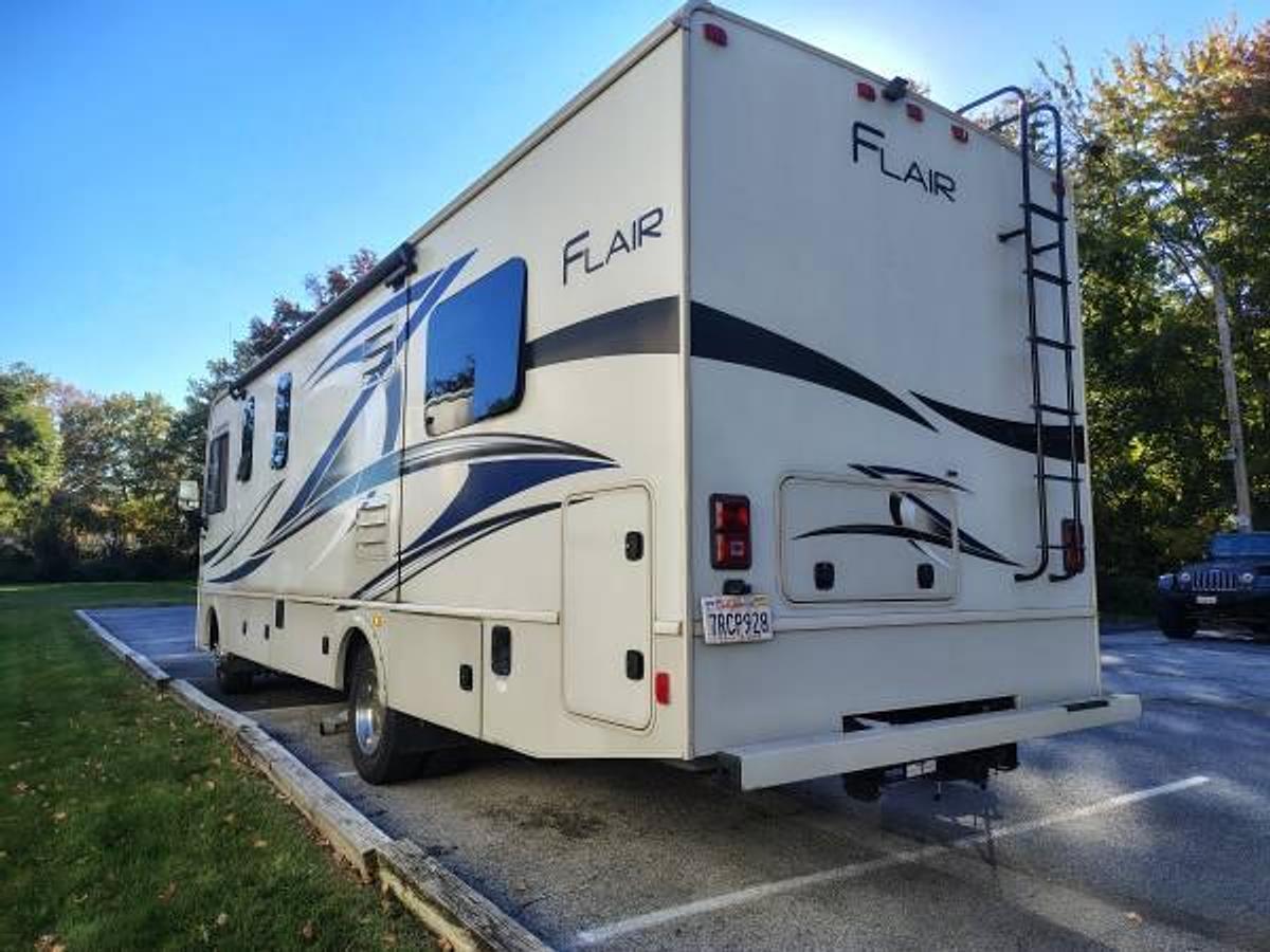 Used 2017 Fleetwood Flair 29T