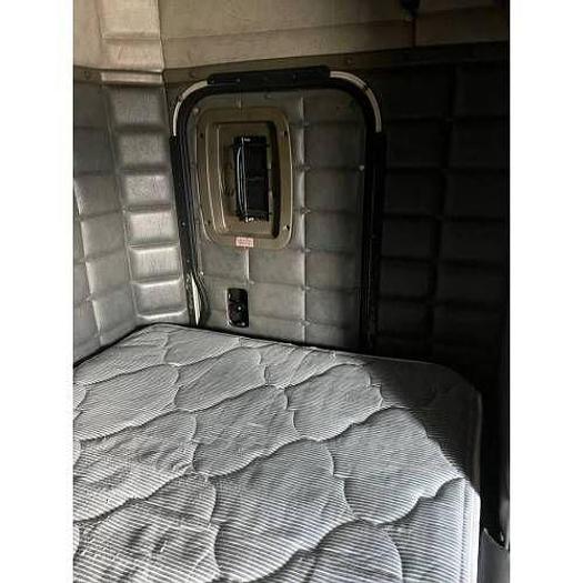 Used 1998 Peterbilt 379 Sleeper Truck