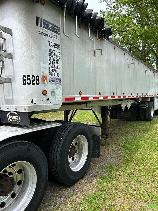Used 2000 International 9900I Commercial Truck