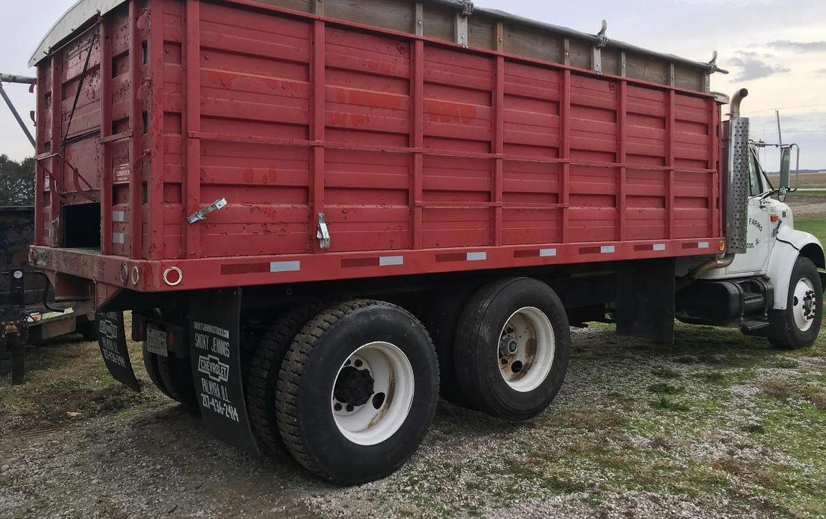 Used 1999 INTERNATIONAL 4900 Grain Truck