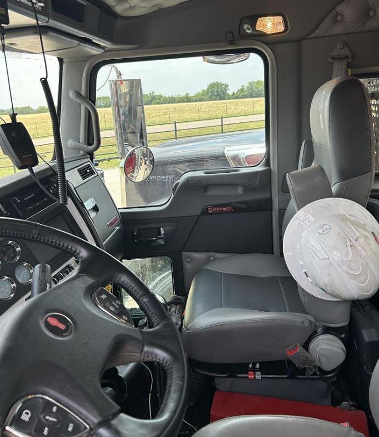 Used 2025 Kenworth W900l