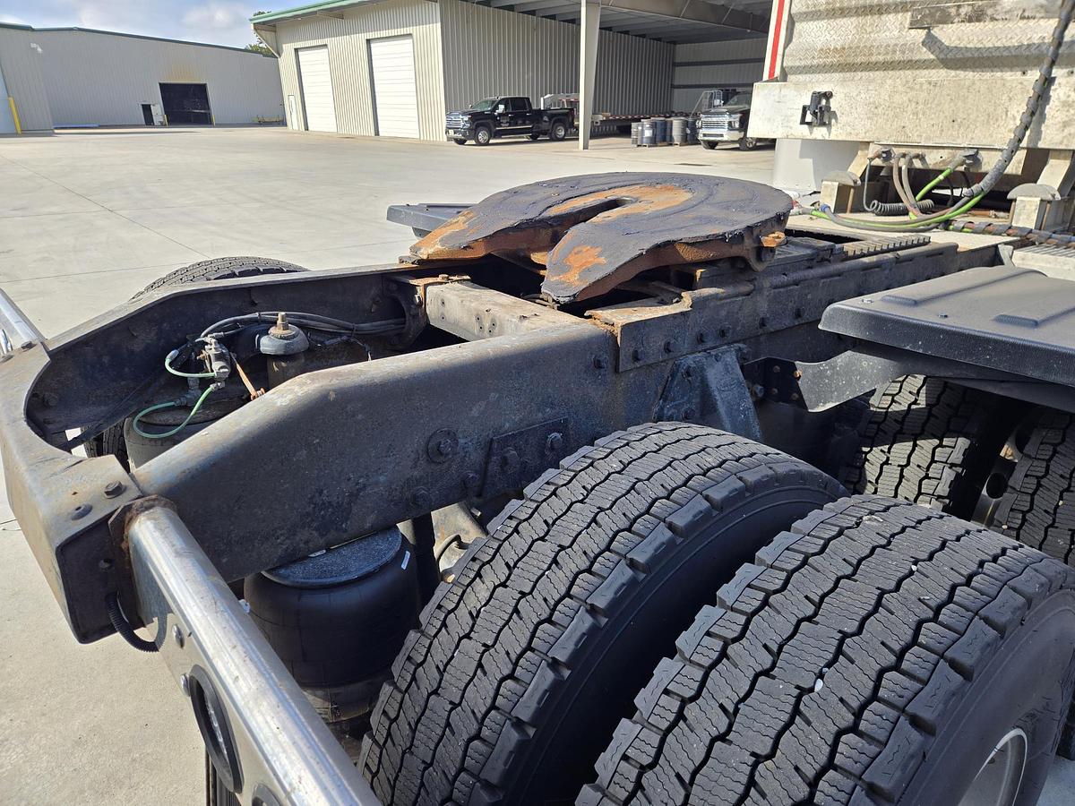 Used 1995 Peterbilt 379 Sleeper Semi Truck