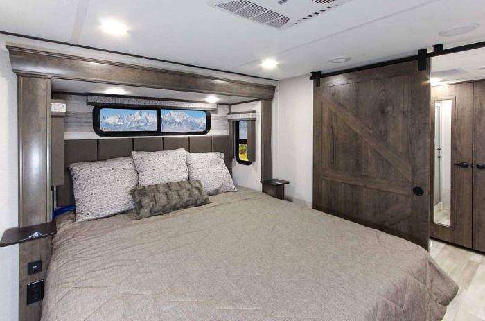 Used 2022 Alliance Paradigm 370FB