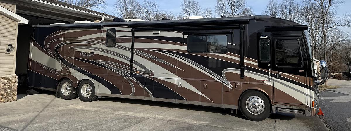 Used 2011 Winnebago Tour 42QD Class A Motorhome