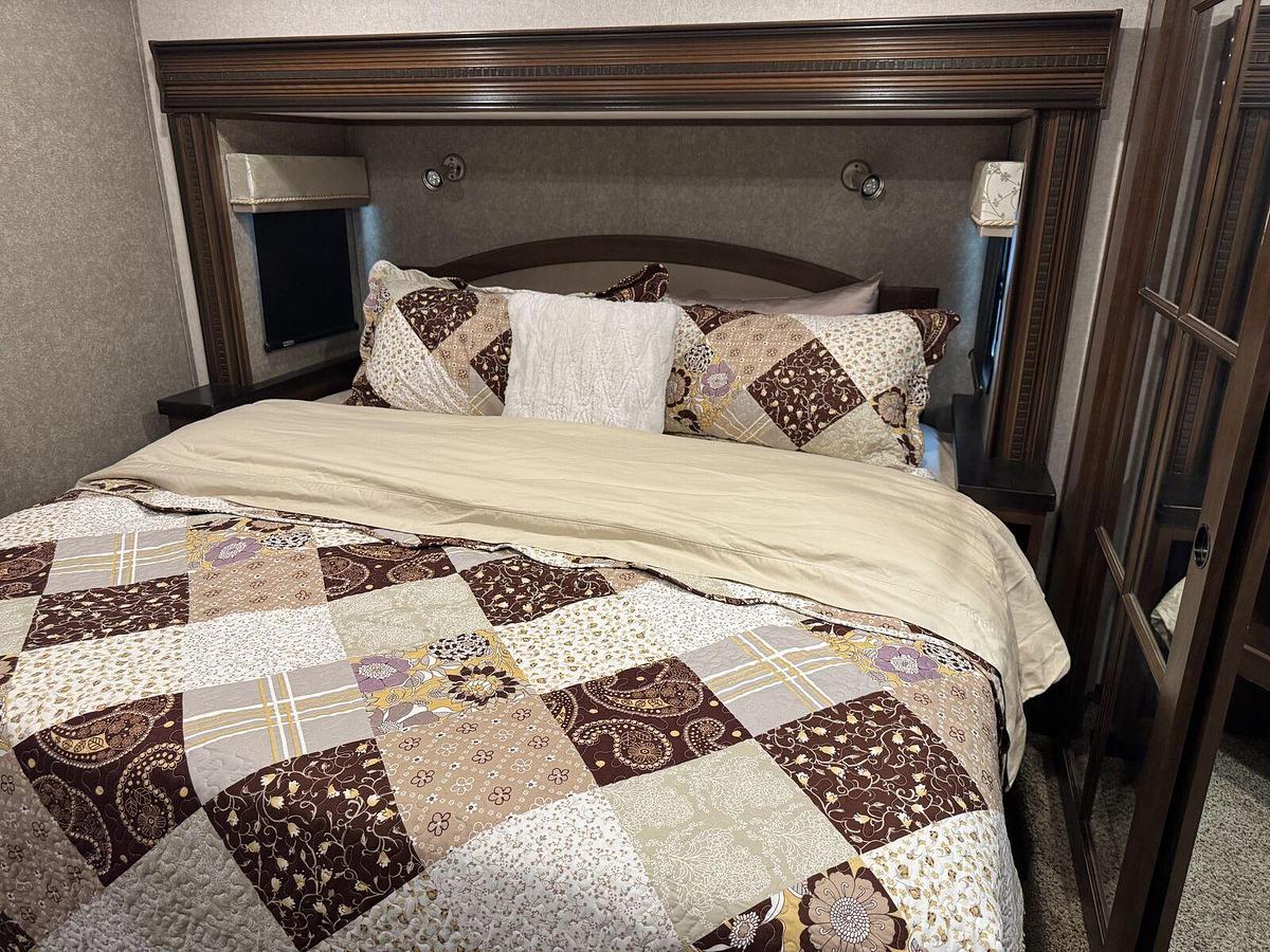 Used 2017 Jayco Pinnacle 36KPTS