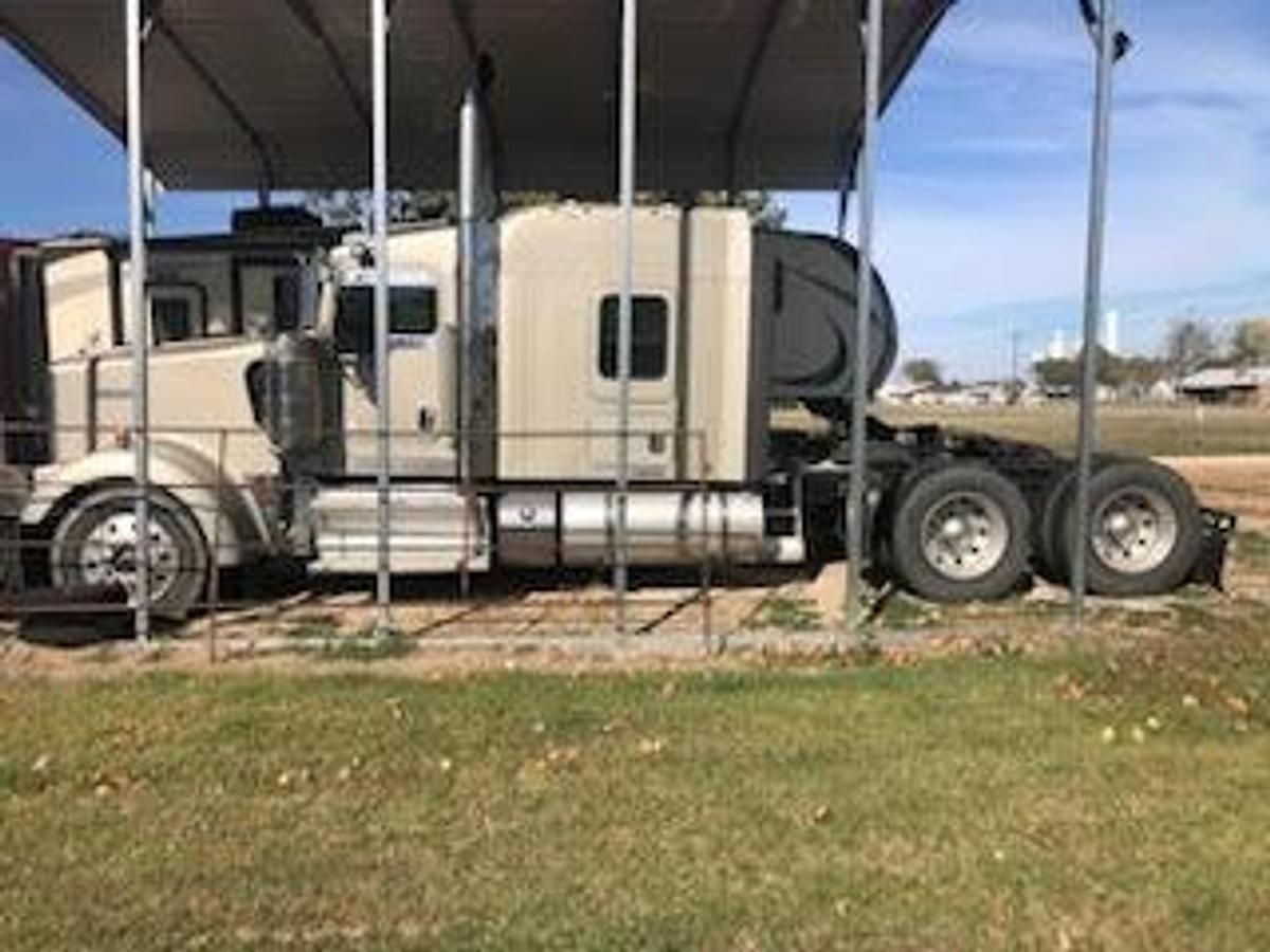 Used 2013 Kenworth Conventional Sleeper Semi