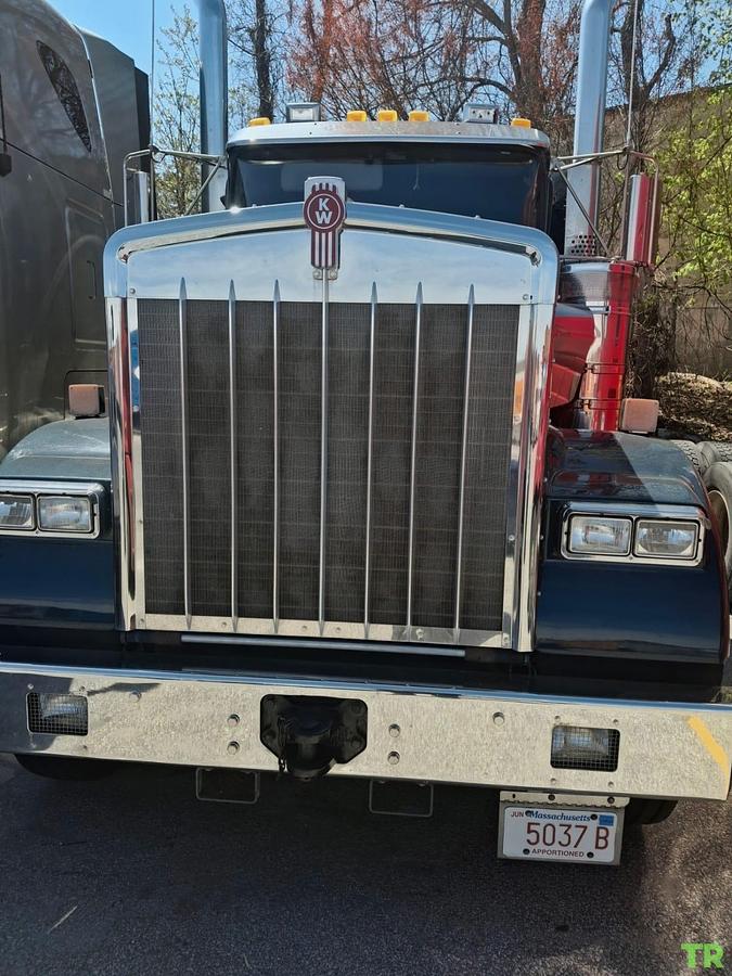 Used 2021 Kenworth W900 Sleeper Truck