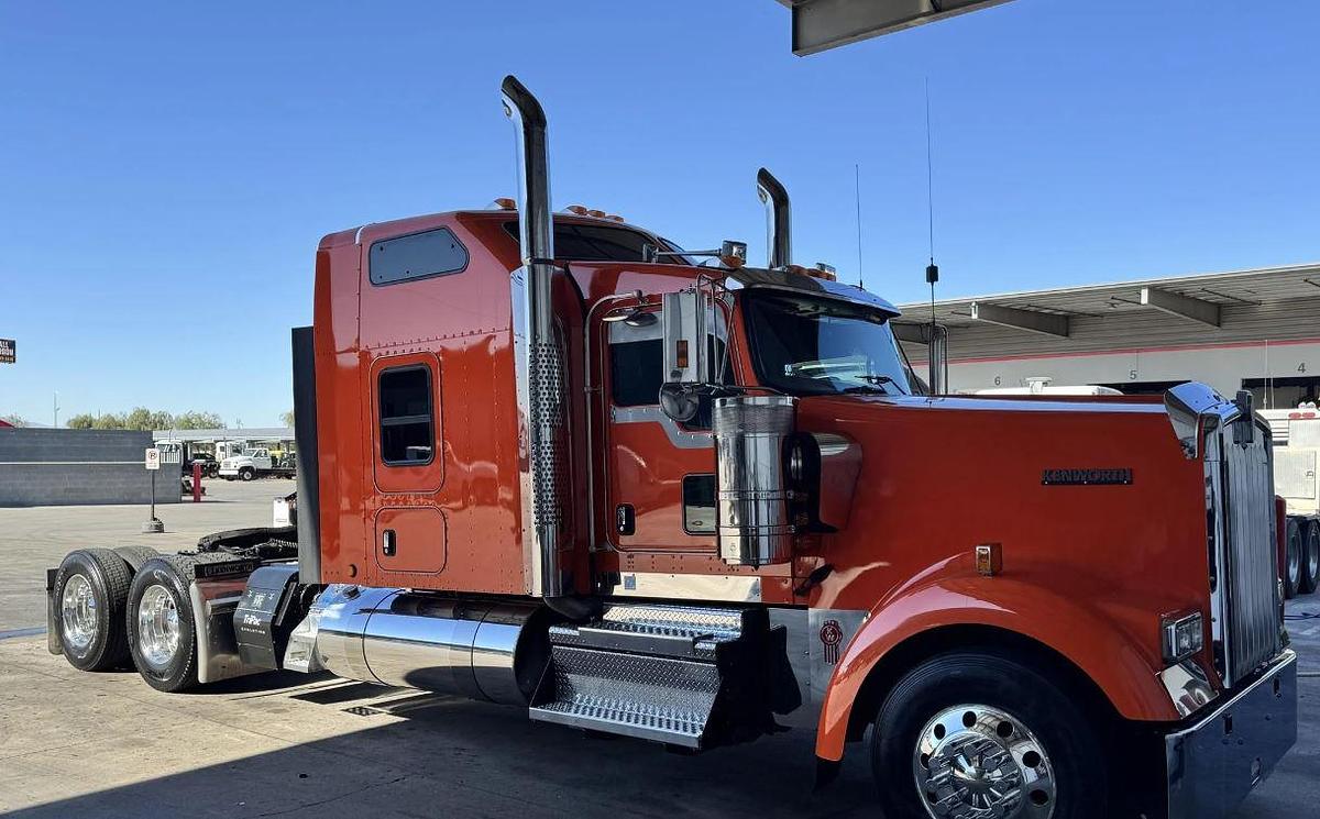 Used 2023 Kenworth W900L Sleeper Semi Truck