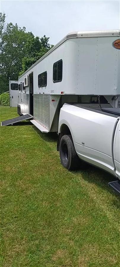 Used 2017 Sundowner Transporter 6 Horse