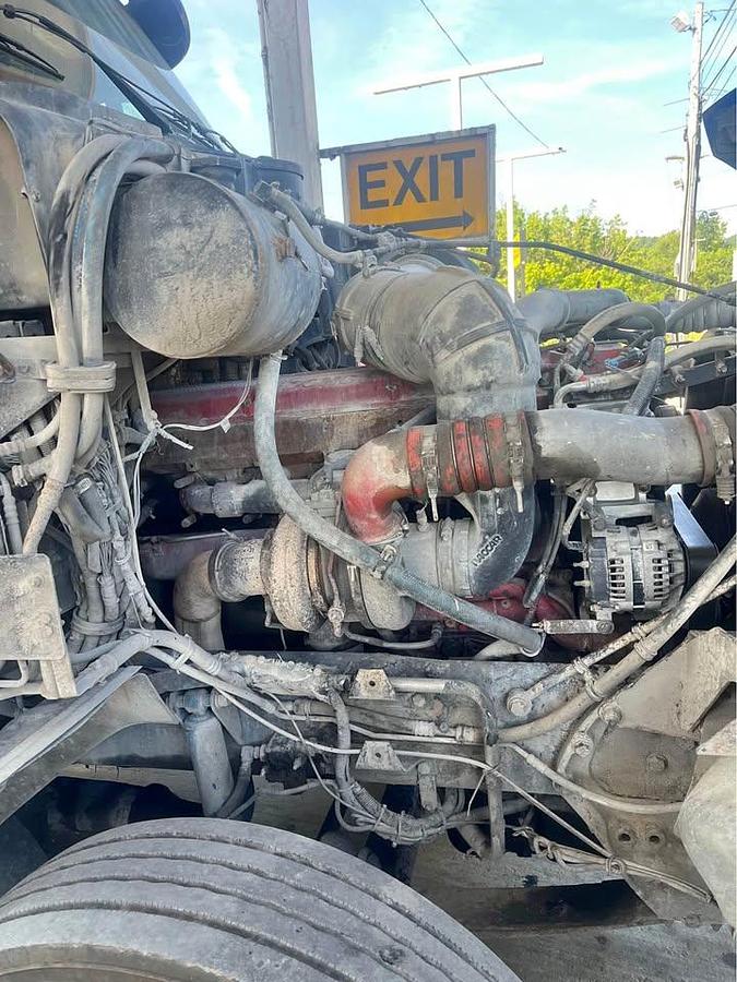 Used 2009 Kenworth T2000 Sleeper Semi Truck