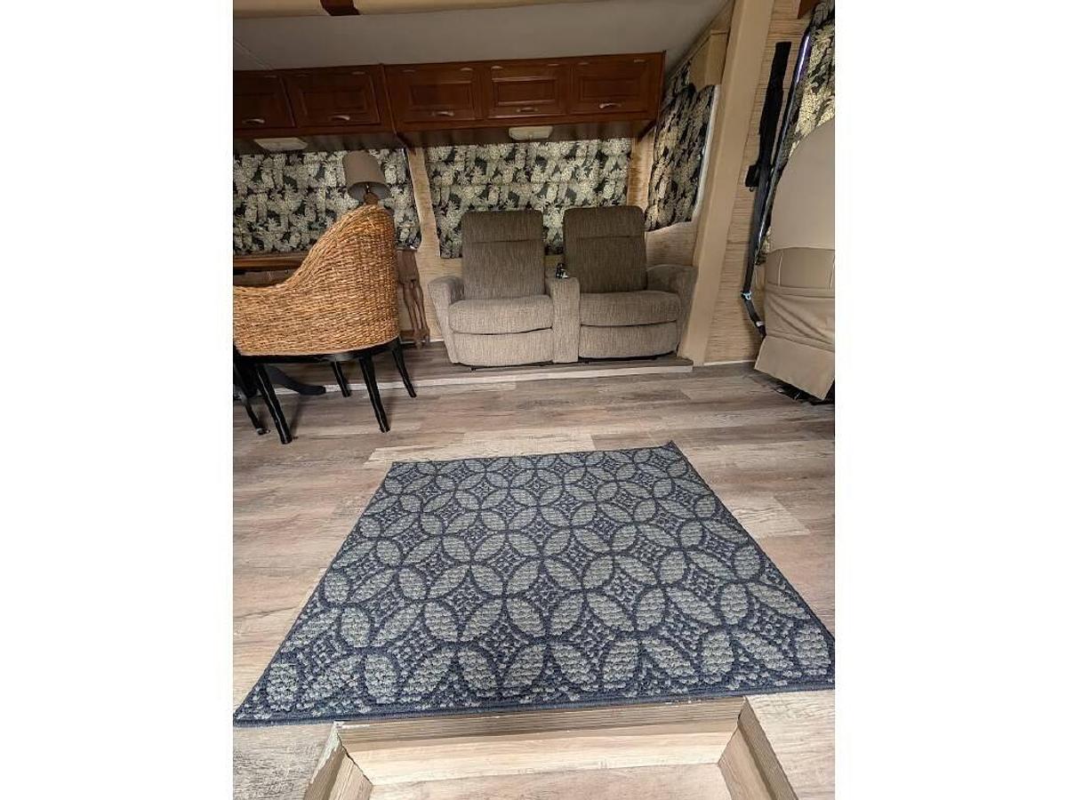 Used 2006 Fourwinds Hurricane 33H