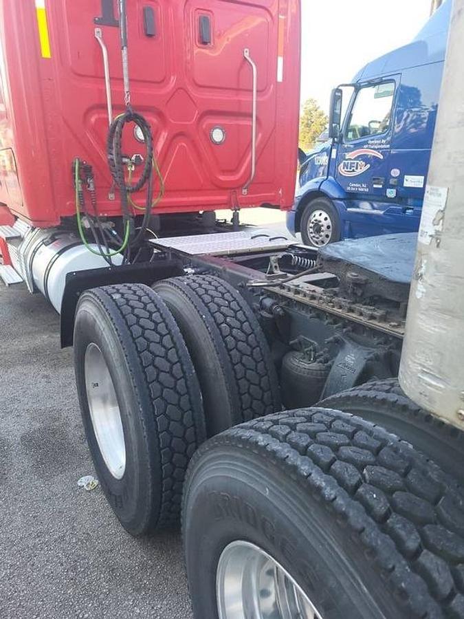 Used 2020 Freightliner Cascadia