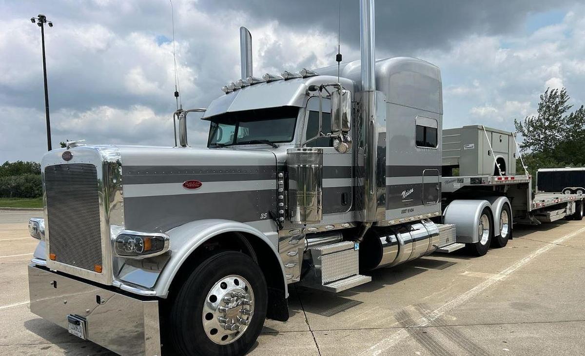 Used 2020 Peterbilt 389 Sleeper Semi Truck