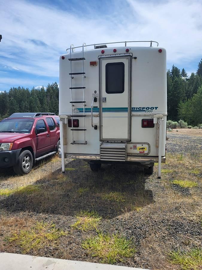 Used 1996 Bigfoot 2500 10’ Pickup Camper